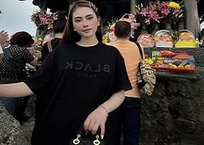 Мачеха позволила своему сыну лизать розовую киску многими водой